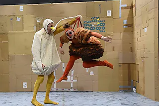 Lahme Ente, blindes Huhn - Theaterhaus Schauspiel