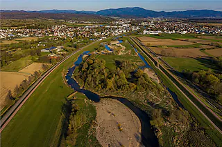 Die Elz bei Teningen-Köndringen09.02.2021, BZ - EMD: Vorbild für die Renaturierungspläne zwischen Emmendingen und Wasser ist der Elzabschnitt bei Köndringen.Dieter Ruf02.09.2022, BZ - EMD: Grüße aus Teningen01.10.2022, BZ - EXT: Grüße aus Teningen [Dieter Ruf]