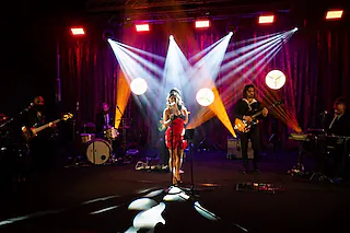 AMY WINEHOUSE by FRIENDS