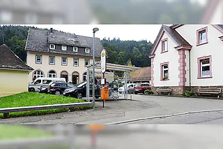 Eine Neugestaltung Rathausvorplatz in Kappel steht an. Verlegung der Bushaltestelle geplant. Großtalstraße [Ingo Schneider]