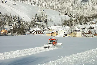 <ONBU></ONBU>Mit dem Pistenbully wird in der Regel  die Hofloipe von Bernau präpariert. Besser geht es aber mit dem Geräte vom Krunkelbach, was man künftig einsetzen will. horst a. böss [Horst A. Böß]