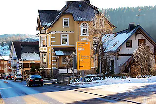 <ONBU>Am östlichen Rand des Parkplatzes an der B 315 beim Gasthaus Lenzkircher Hof will eine Werbefirma aus Freiburg eine große Werbetafel errichten.</ONBU> [Horst A. Böss]