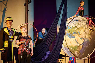 In 80 Tagen um die Welt - Schauspiel-Spektakel von Soeren Voima nach Jules Verne