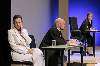 Sie sagt. Er Sagt.