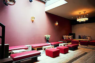 Das Kaufleuten in Zürich mit Restaurant, Klub, Bar, Lounge und Festsaal [Veranstalter (Kaufleuten)]