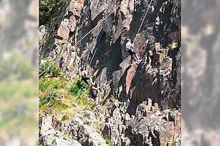 <Beschreibung>Kletterfelsen 1,2,3,4,5<?ZE?> <?ZE?></Beschreibung>Der erste und einzige Kletterfels im Schwarzwald, der sowohl für Einsteiger, als auch Kinder, Fortgeschrittene und Extreme geeignet ist., istt der Windbergfelsen an der alten Blasiwälder Straße, auch als "Hohfels" bezeichnet, liegt bei St. Blasien. [Horst A. Böß]